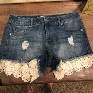 Jean shorts with lace